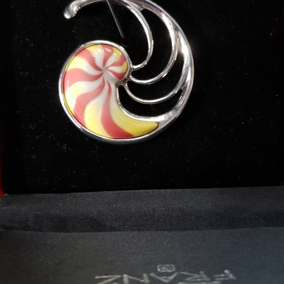 Silver and Yellow Brooch Silver Tone Franz Shell Design - Picture 2 of 4